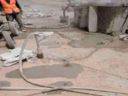 周宁水泥混凝土路面板底注浆技术 路面脱空注浆整治方案